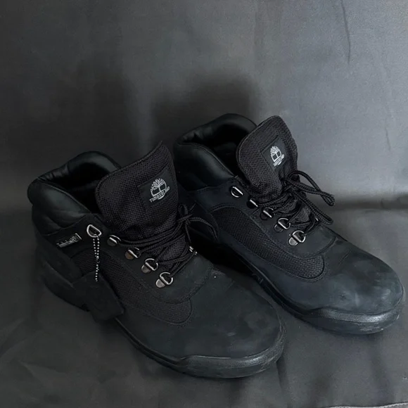 Timberland Men's All-Black Boots - Picture 2 of 7